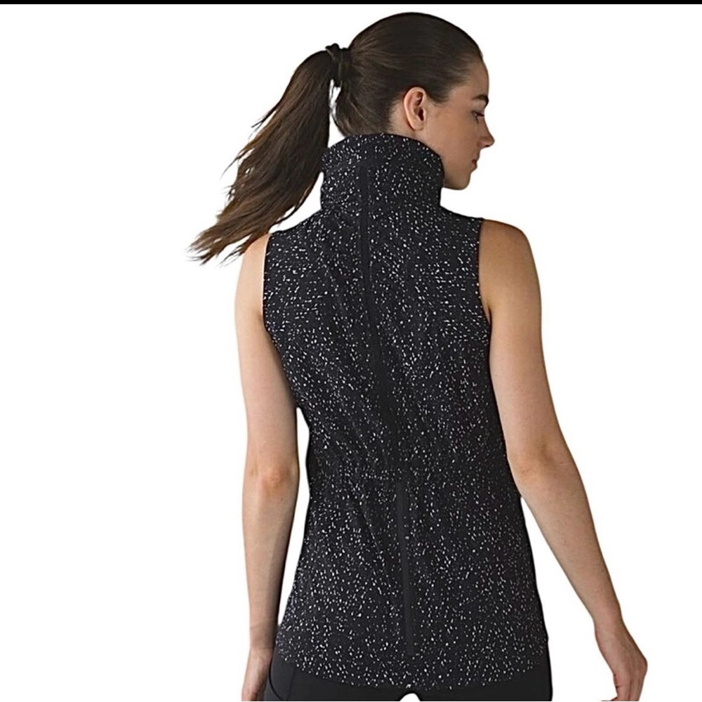 Lululemon Go The Distance Vest Butterfly Texture Mink Berry Black - Picture 2 of 16